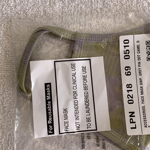 Fabletics Face Mask - Picture 6 of 8